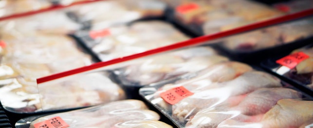 W latach 2018-2021 odnotowano gwałtowny wzrost liczby przypadków wystąpienia Salmonelli w kurczakach.